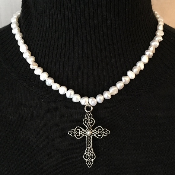 Tudors Elizabeth Real Pearls with Renaissance Cross Necklace, Handmade Replica - Picture 3 of 13